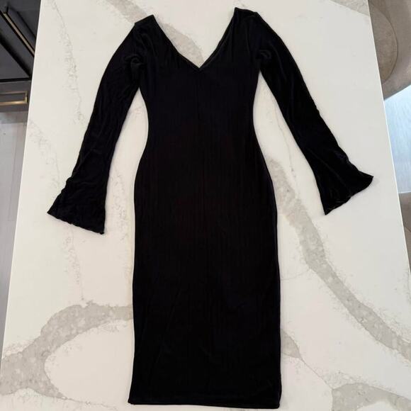 Windsor Dresses & Skirts - Windsor Cute the City Bodycon Knit Midi Dress Women's Medium Black Bell Sleeve